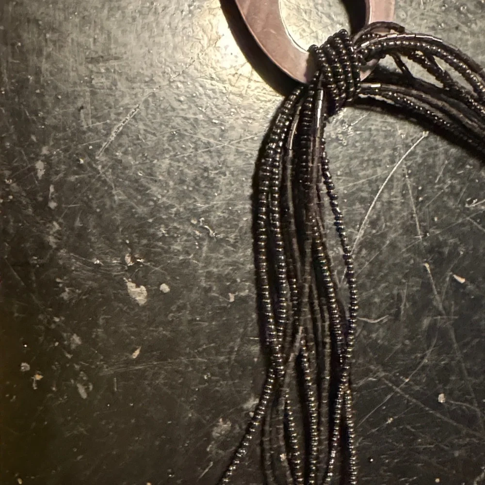 Elegant Black Pendant Necklace - Picture 3 of 3